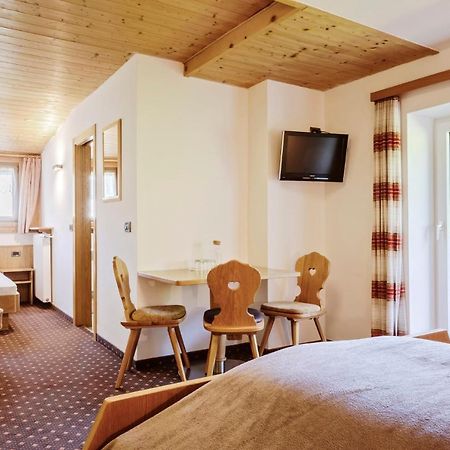 Garni Charlotte Bed & Breakfast Selva di Val Gardena Exterior photo