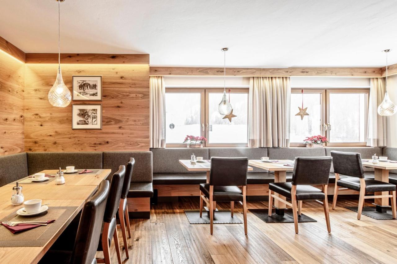 Garni Charlotte Bed & Breakfast Selva di Val Gardena Exterior photo
