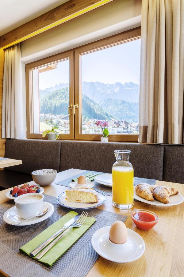 Garni Charlotte Bed & Breakfast Selva di Val Gardena Exterior photo