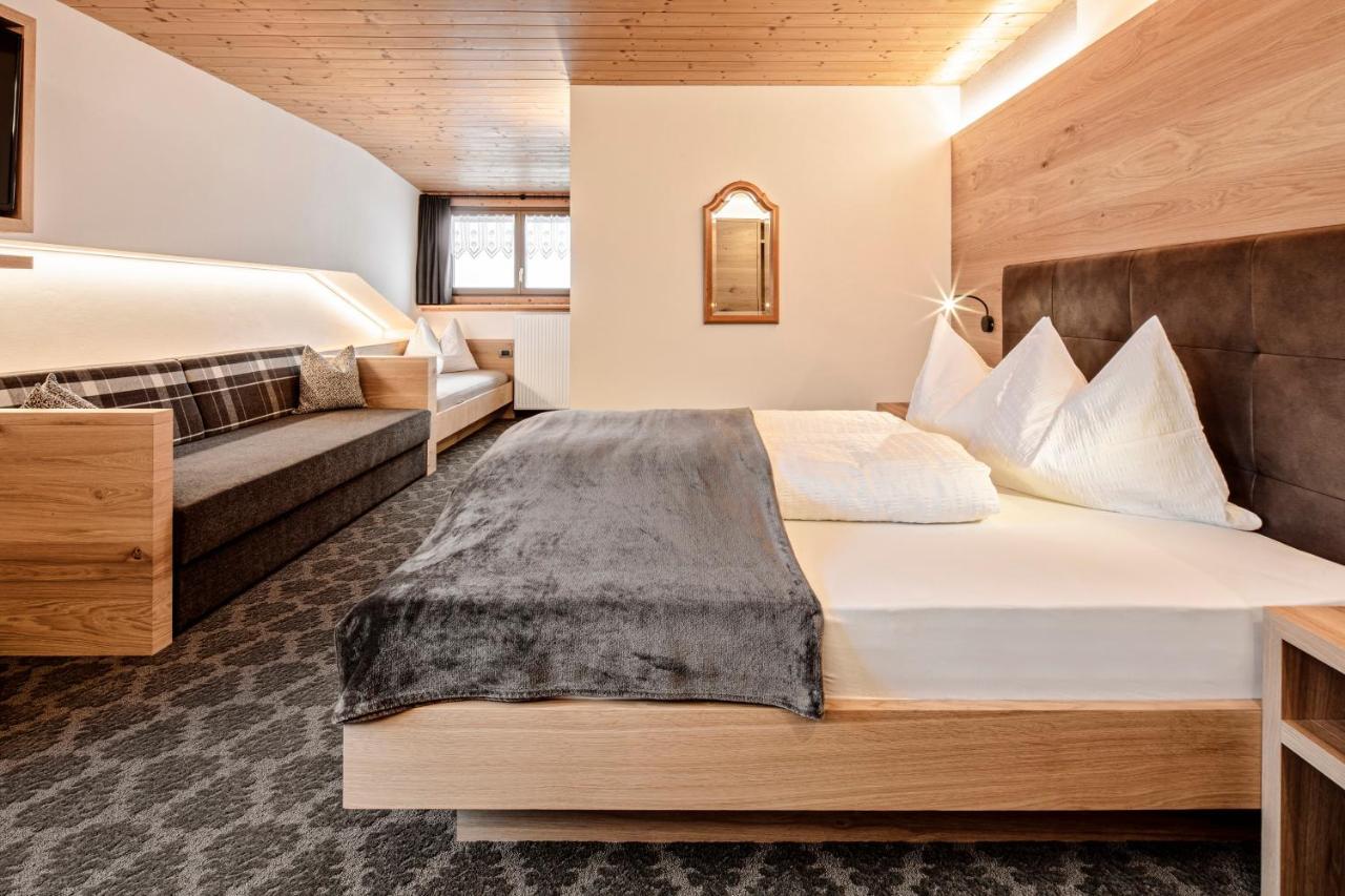 Garni Charlotte Bed & Breakfast Selva di Val Gardena Exterior photo